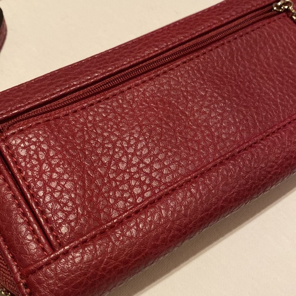Guess Large Red Leather Bobbi Zip Around Wallet Wristlet - Picture 6 of 6